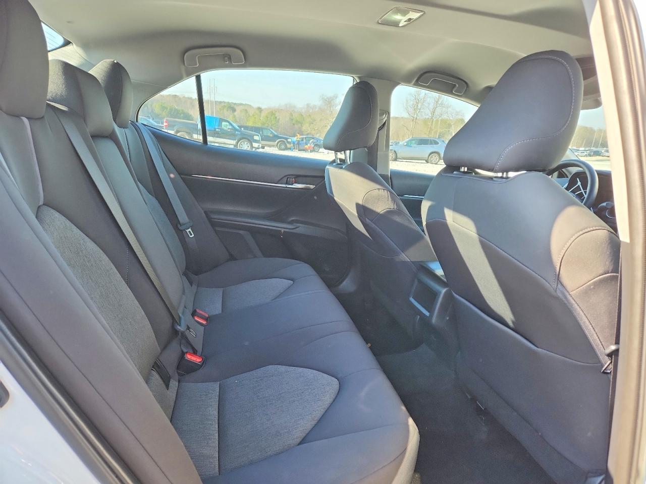 2022 Toyota Camry Le - zdjęcie 10