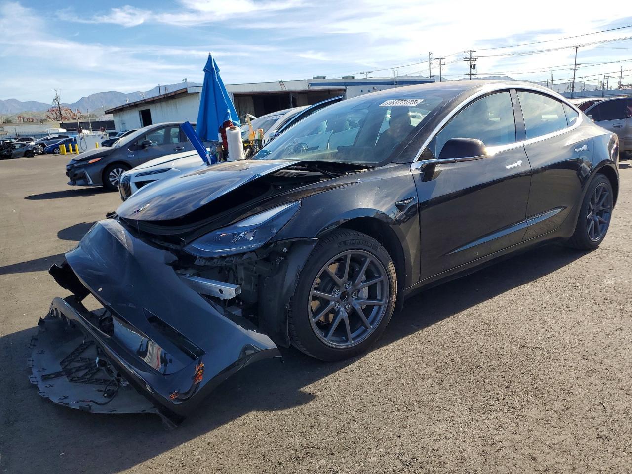 2018 Tesla Model 3 - zdjęcie główne