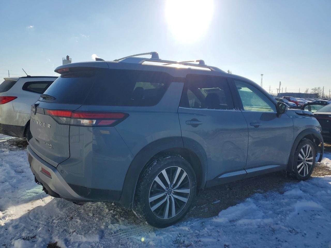 2024 Nissan Pathfinder Platinum - zdjęcie 3