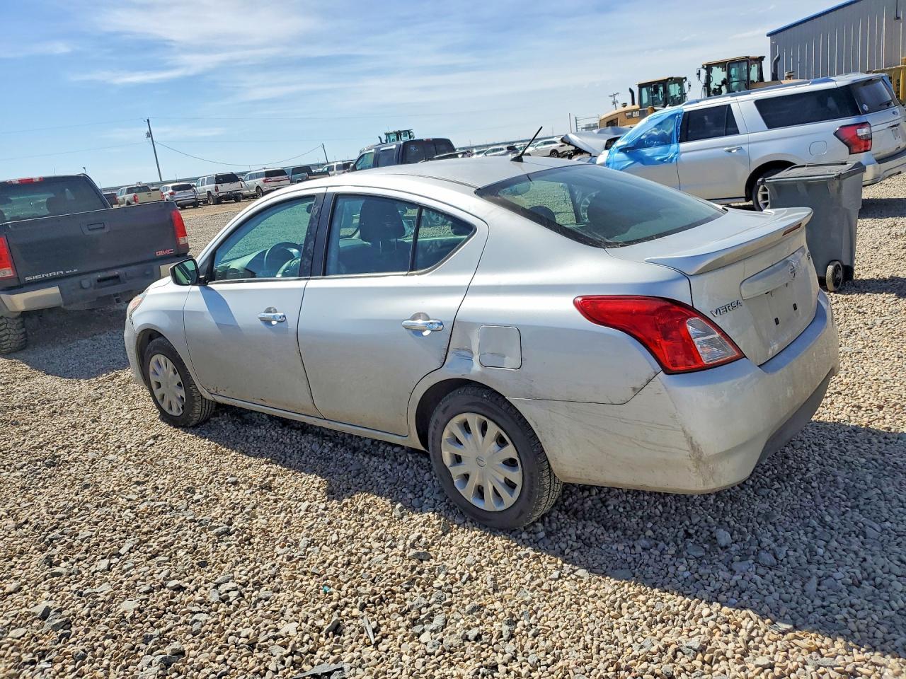 2019 Nissan Versa S - zdjęcie 2