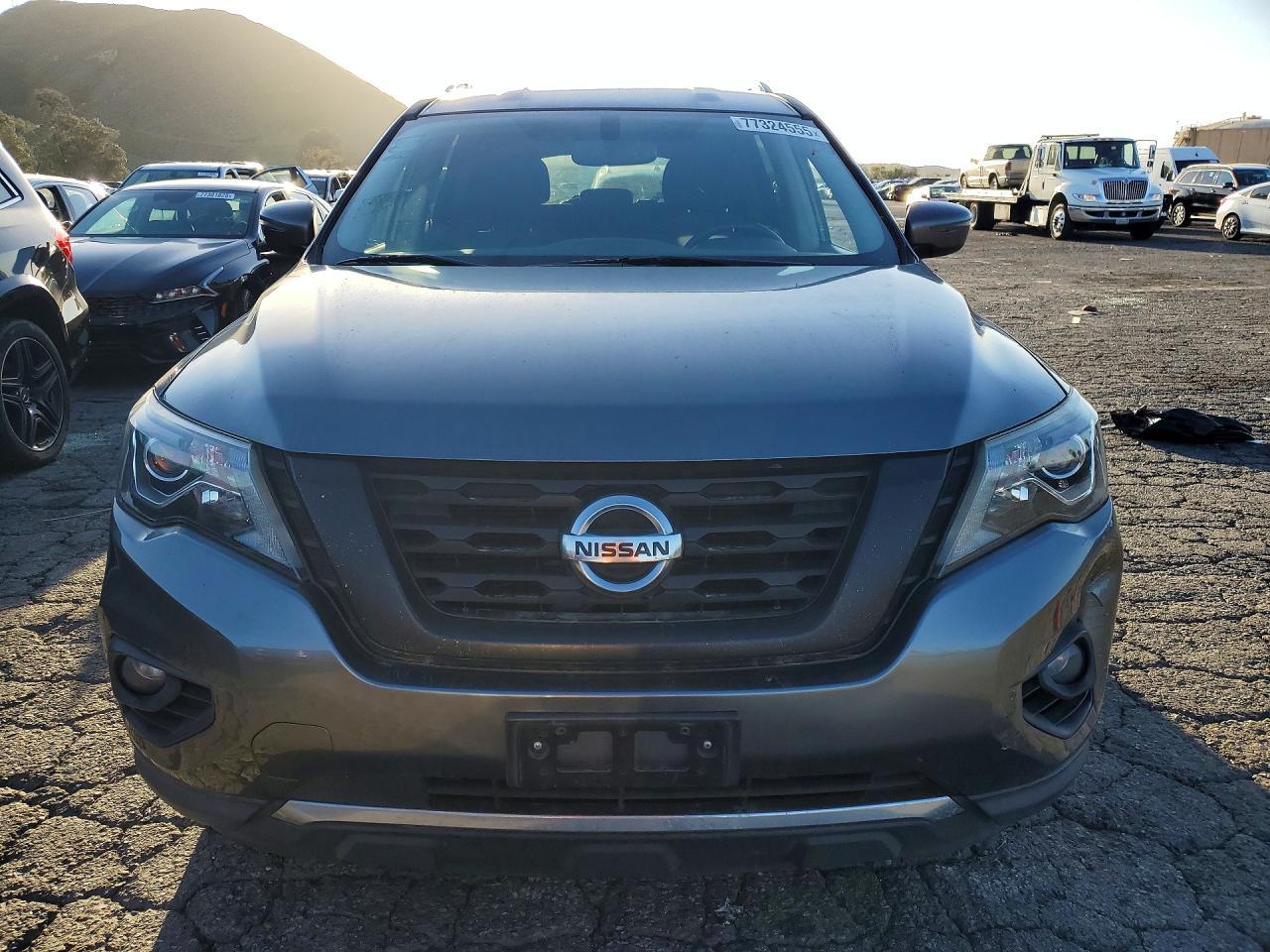 2020 Nissan Pathfinder Sv - zdjęcie 5