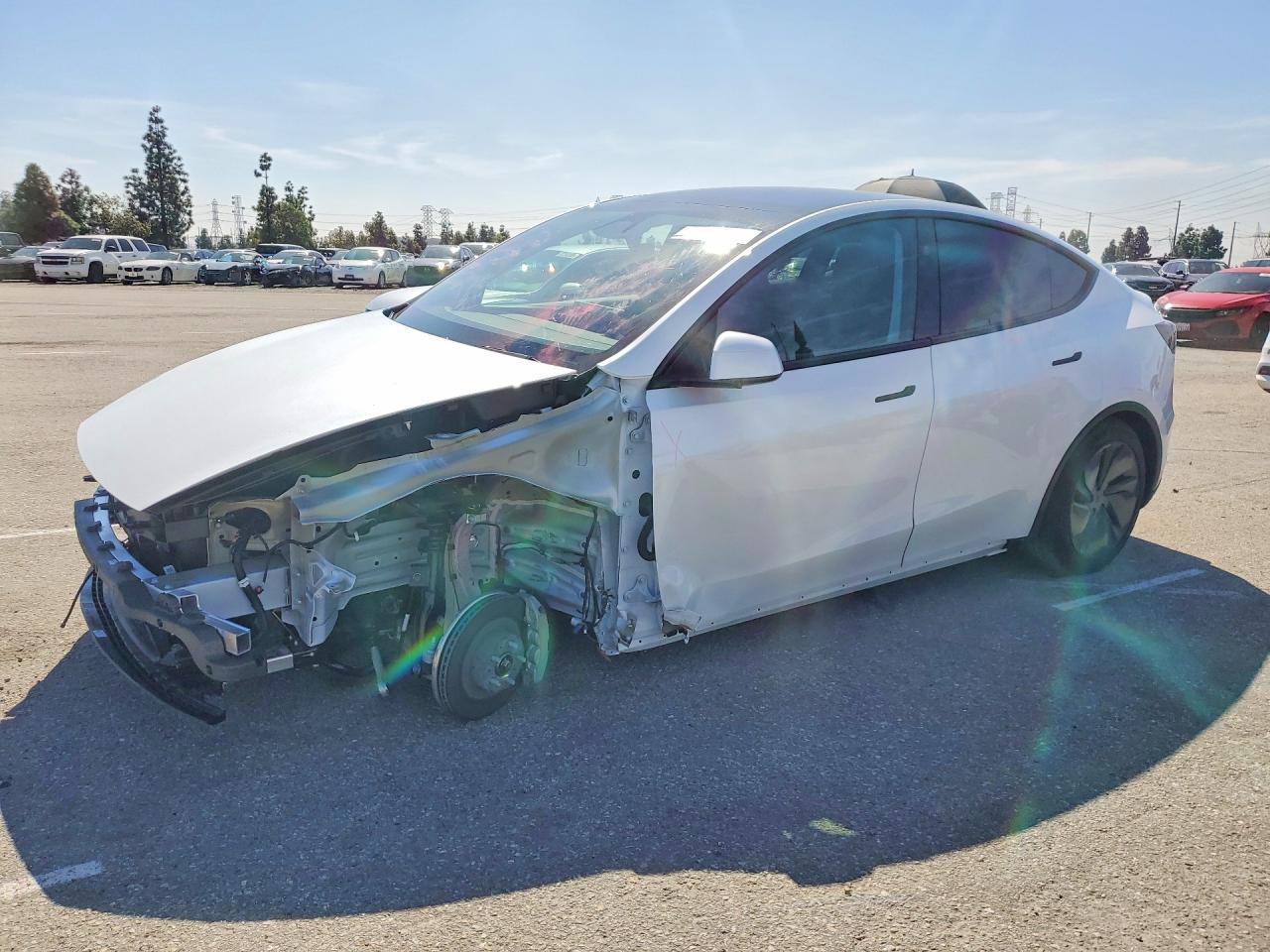 2026 Tesla Model Y - zdjęcie główne