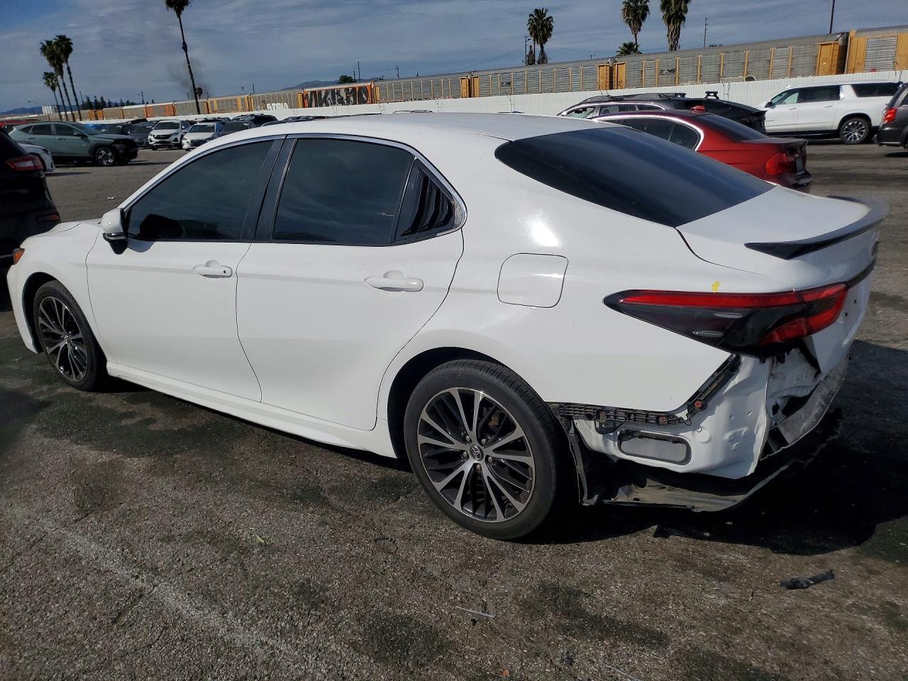Toyota Camry - zdjęcie 2