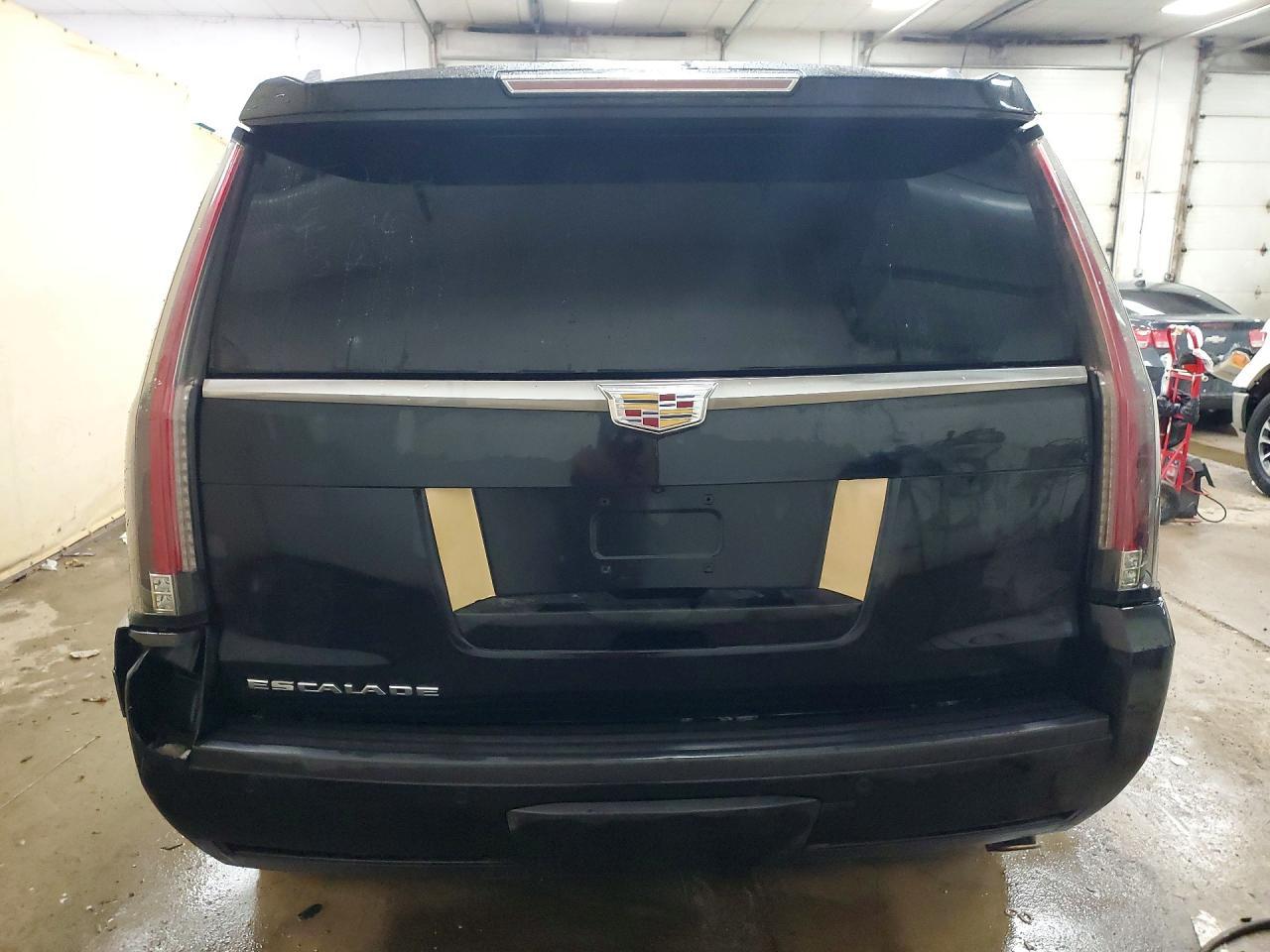 2016 Cadillac Escalade Luxury - zdjęcie 6