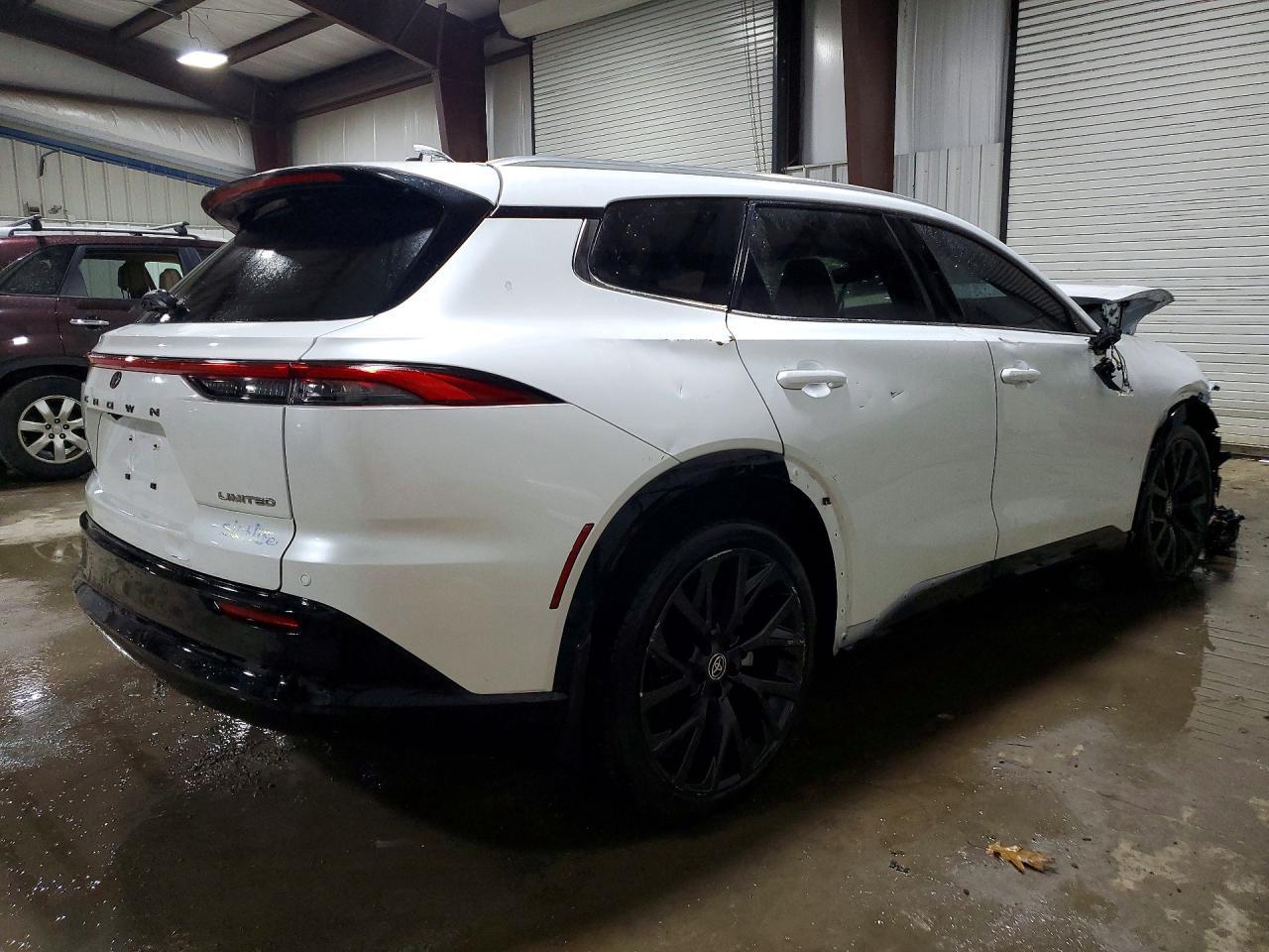 2025 Toyota Crown Signia Limited - zdjęcie 3