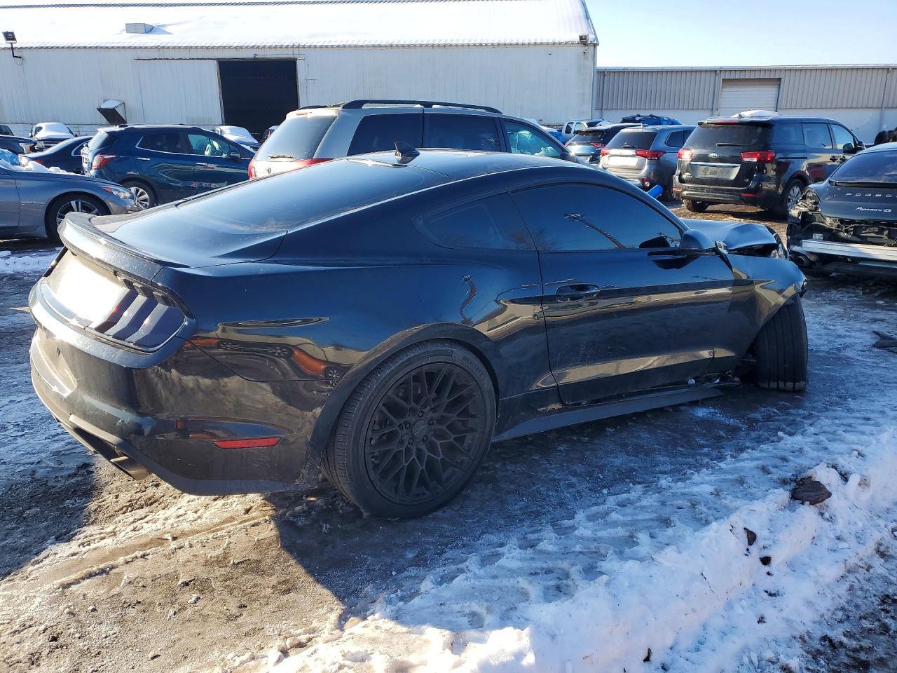 2021 Ford Mustang - zdjęcie 3