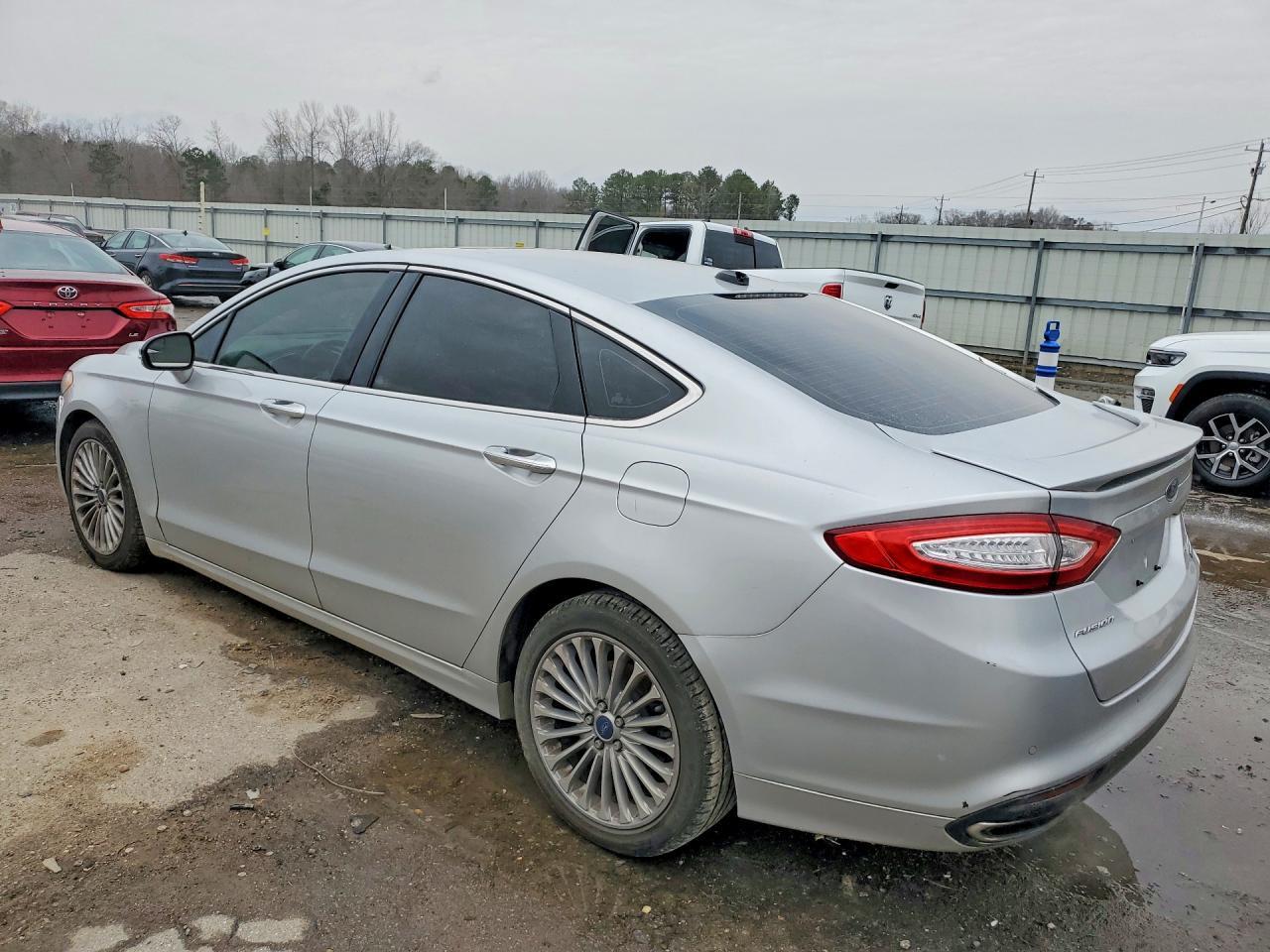 2014 Ford Fusion Titanium - zdjęcie 2