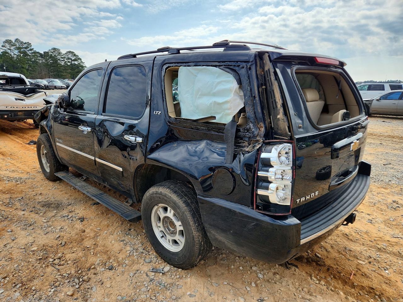 2014 Chevrolet Tahoe C1500 Ltz - zdjęcie 2