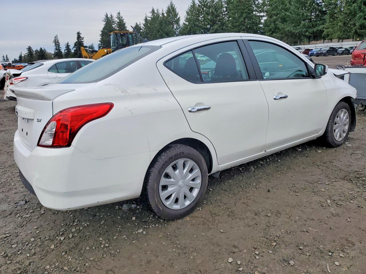 Nissan Versa - zdjęcie 3