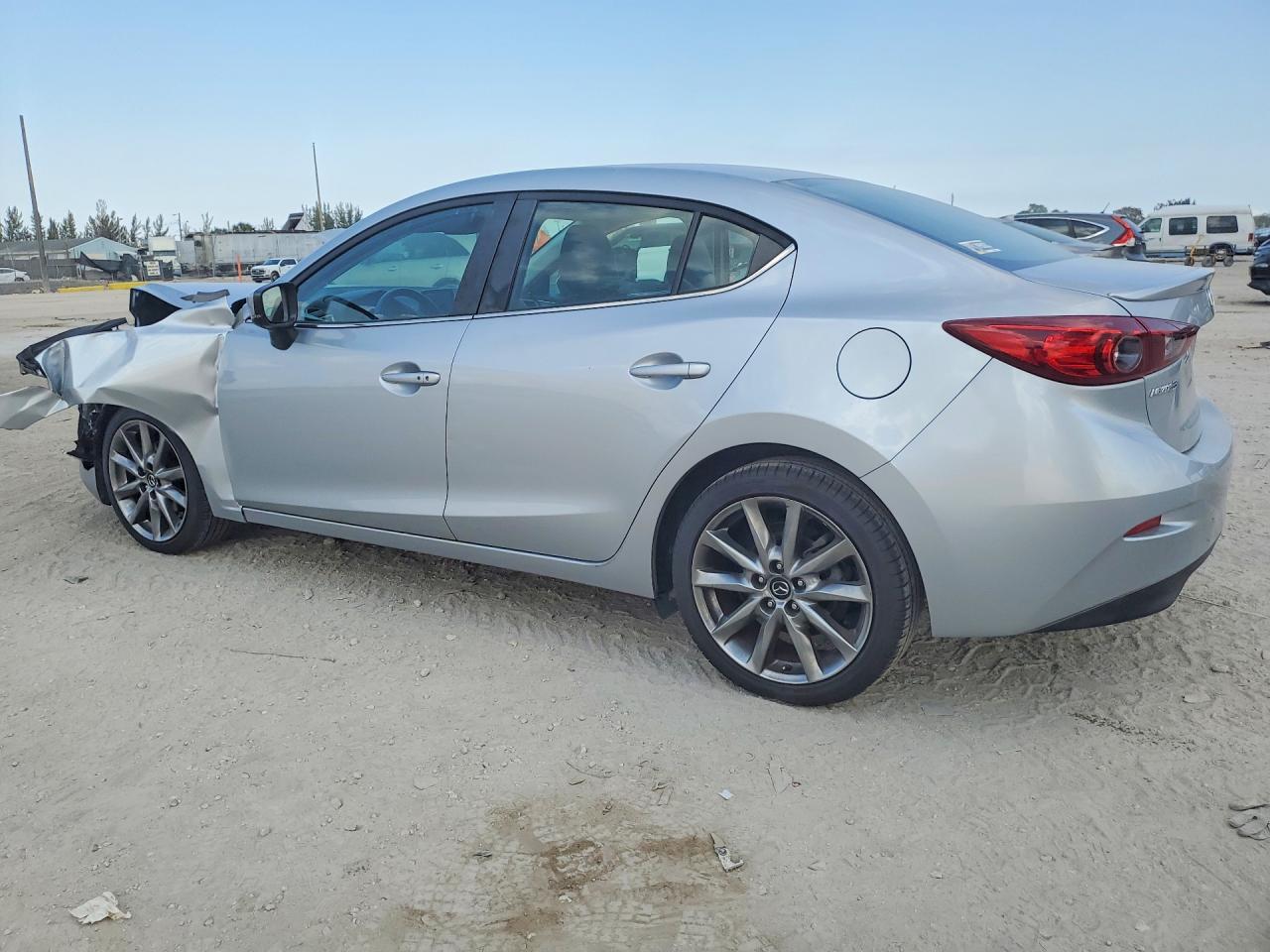 2018 Mazda 3 Touring - zdjęcie 2