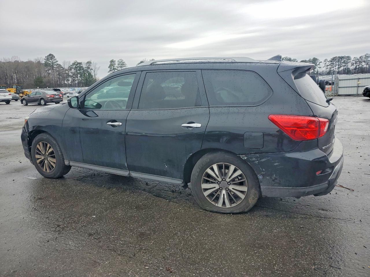 2020 Nissan Pathfinder Sv - zdjęcie 2