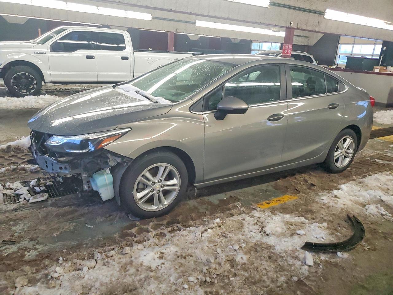 2017 Chevrolet Cruze Lt - zdjęcie główne