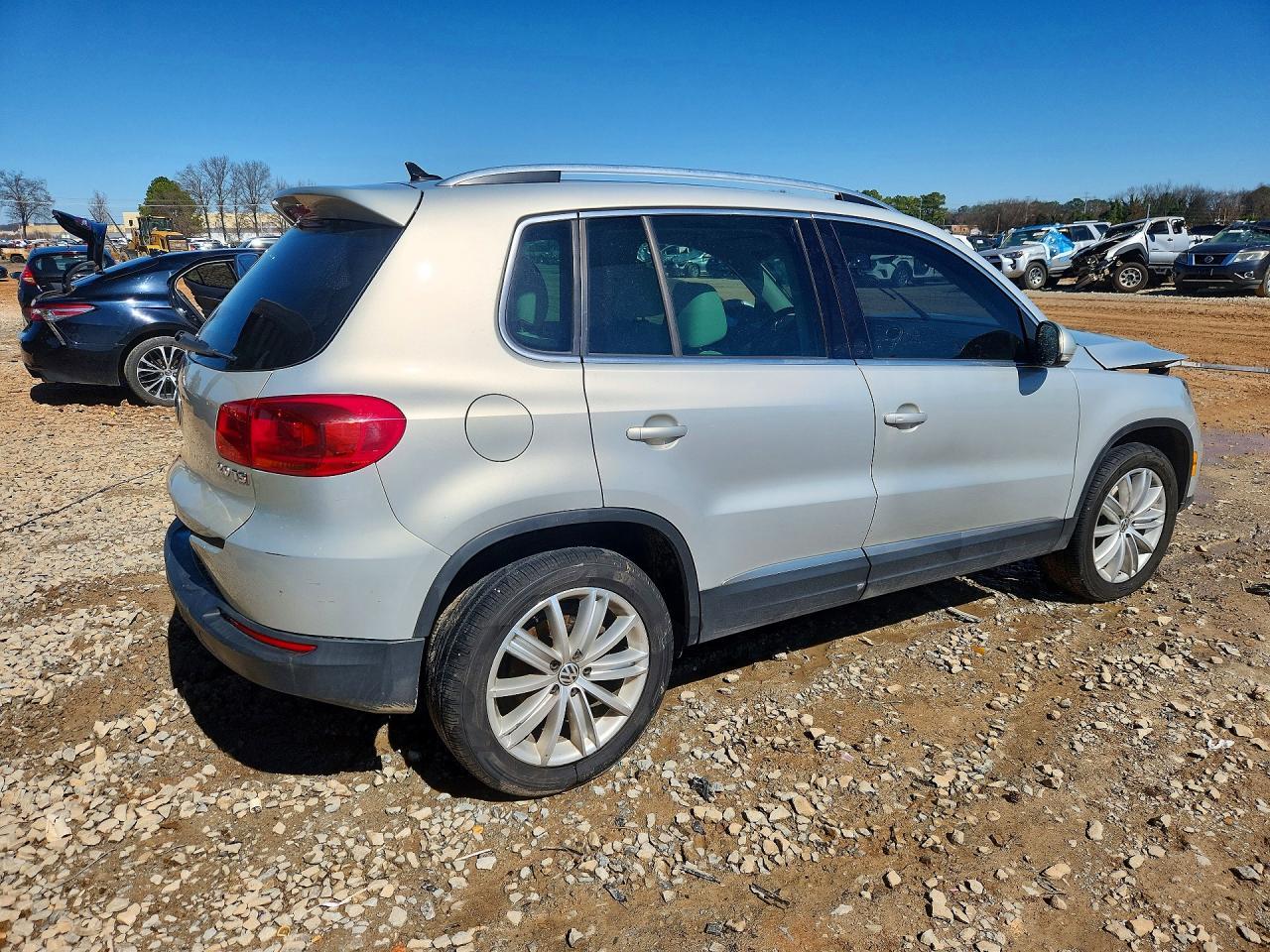 2014 Volkswagen Tiguan S - zdjęcie 3