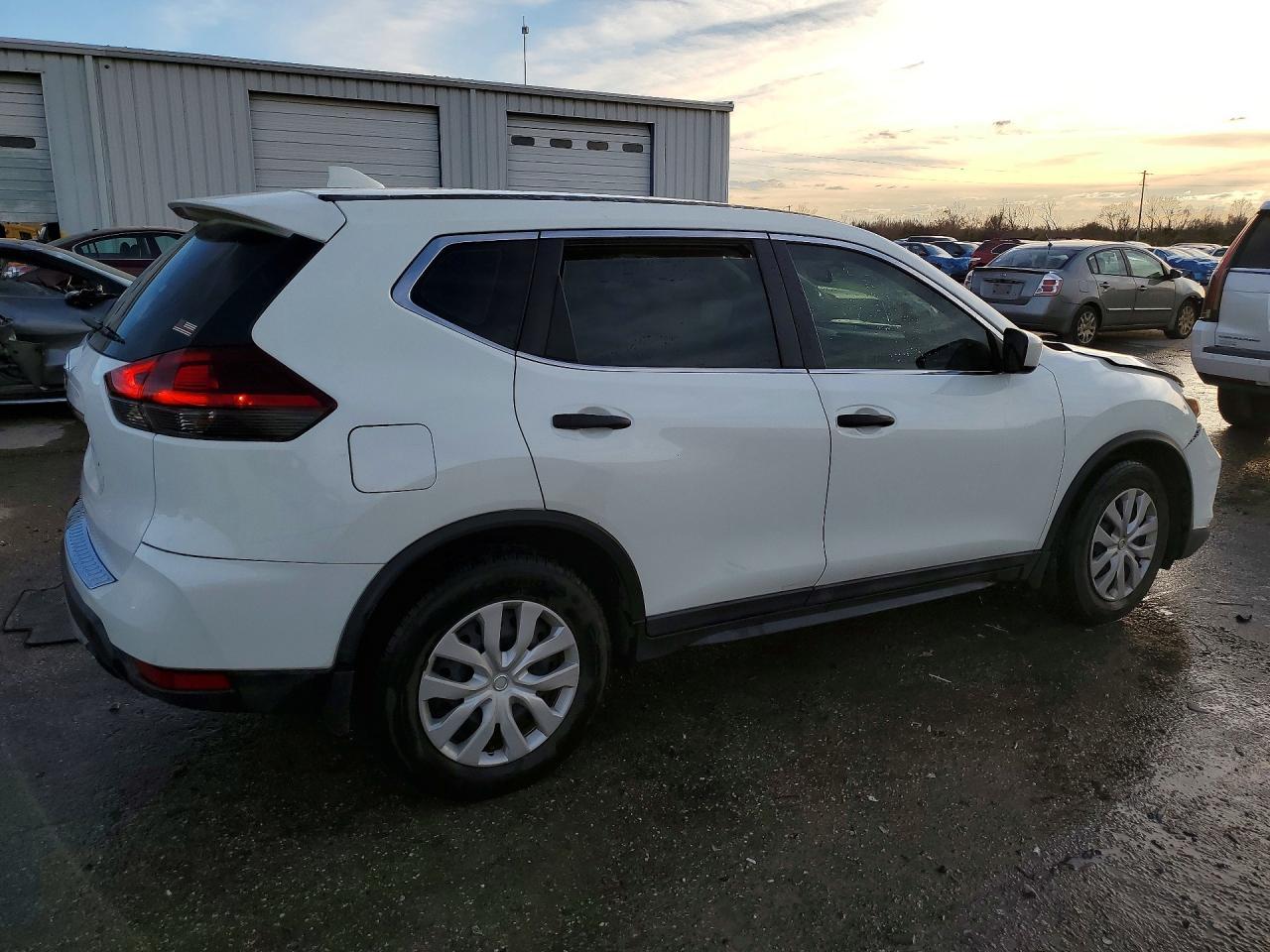 2018 Nissan Rogue S - zdjęcie 3