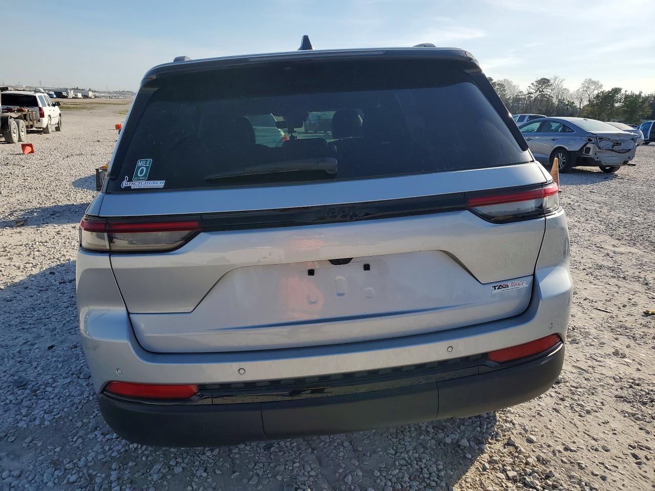 2025 Jeep Grand Cherokee Laredo - zdjęcie 6