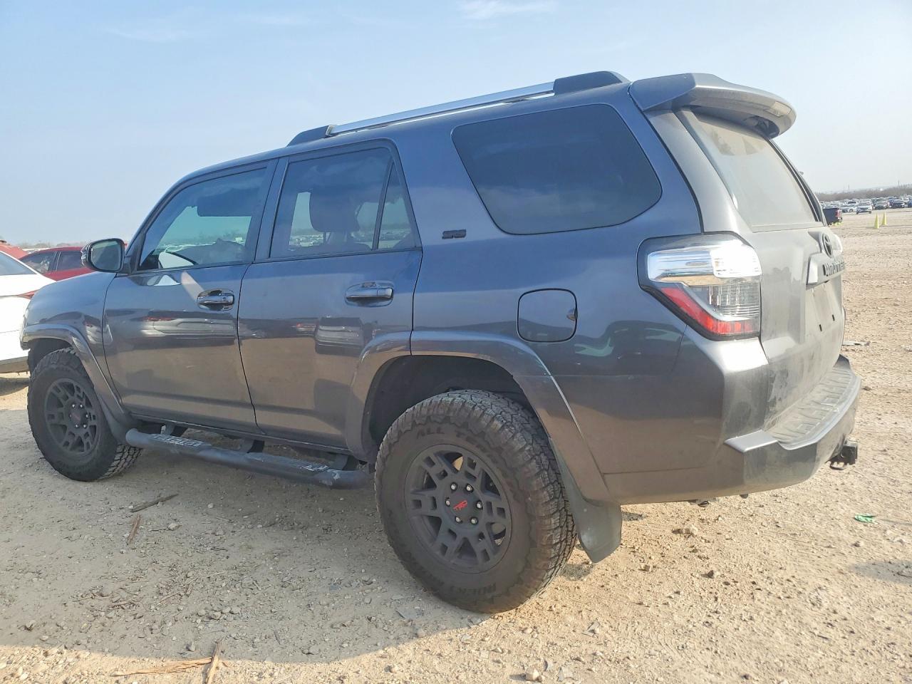 2023 Toyota 4Runner Sr5 - zdjęcie 2