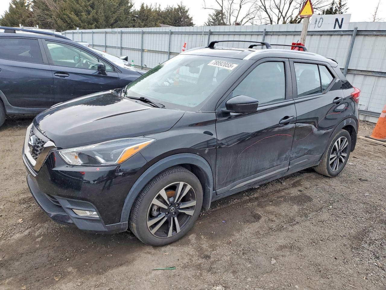 2019 Nissan Kicks Sr - zdjęcie główne