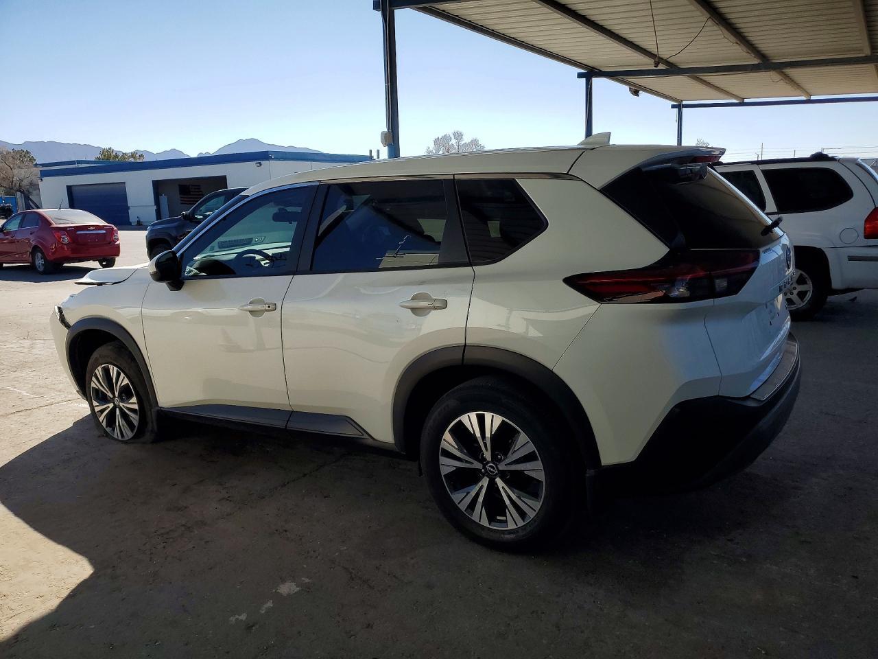 2022 Nissan Rogue Sv - zdjęcie 2