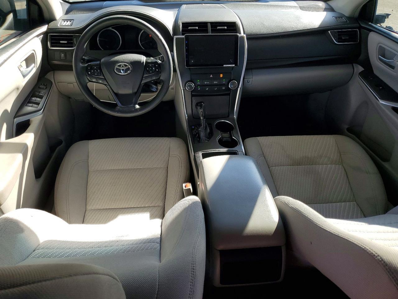 2017 Toyota Camry Le - zdjęcie 8