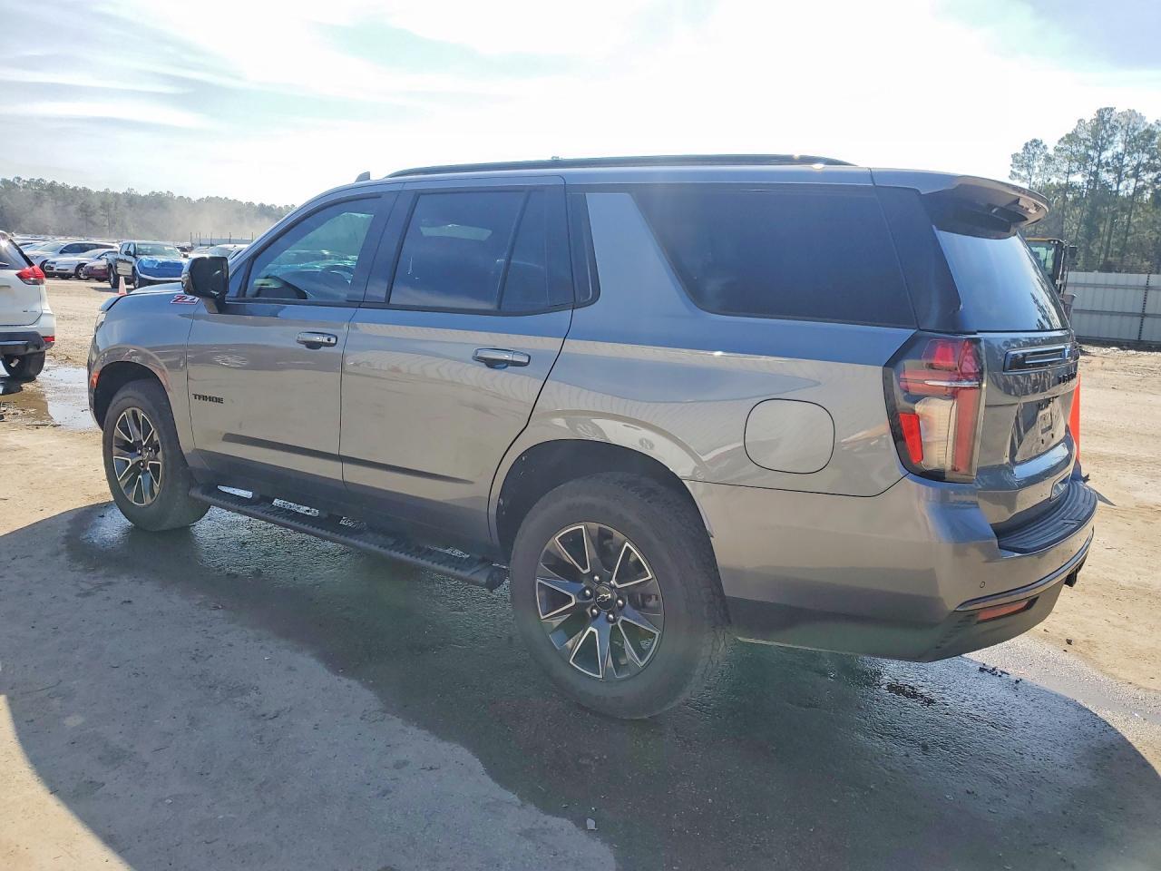 2021 Chevrolet Tahoe K1500 Z71 - zdjęcie 2