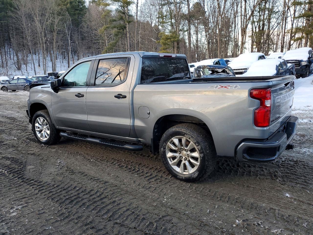 2022 Chevrolet Silverado Ltd K1500 Custom - zdjęcie 2