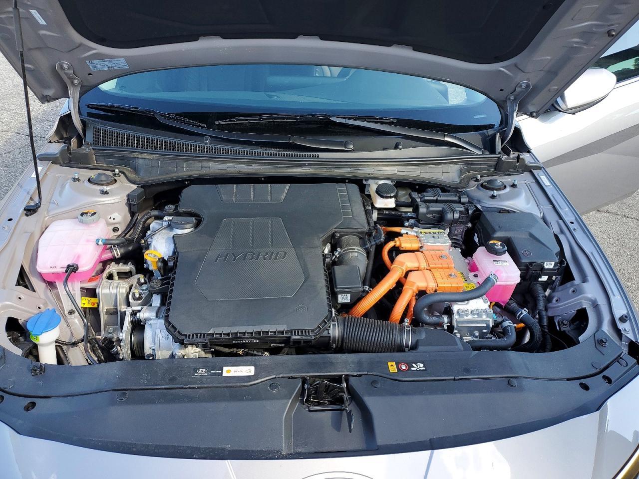 2025 Hyundai Elantra Limited - zdjęcie 11