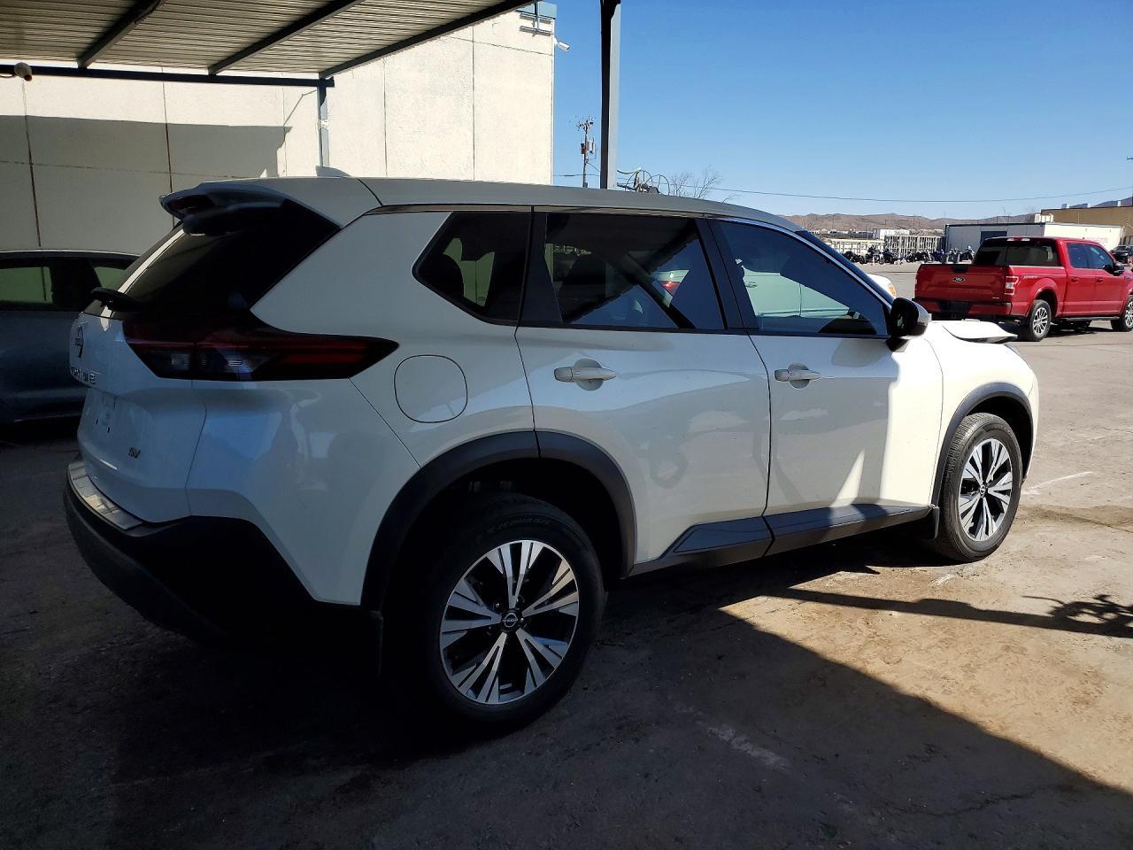 2022 Nissan Rogue Sv - zdjęcie 3