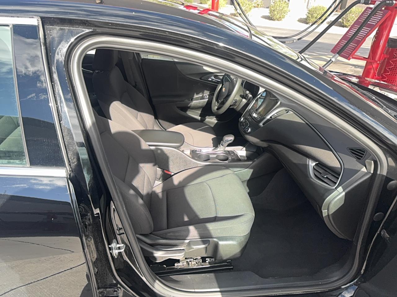 2023 Chevrolet Malibu Ls - zdjęcie 5