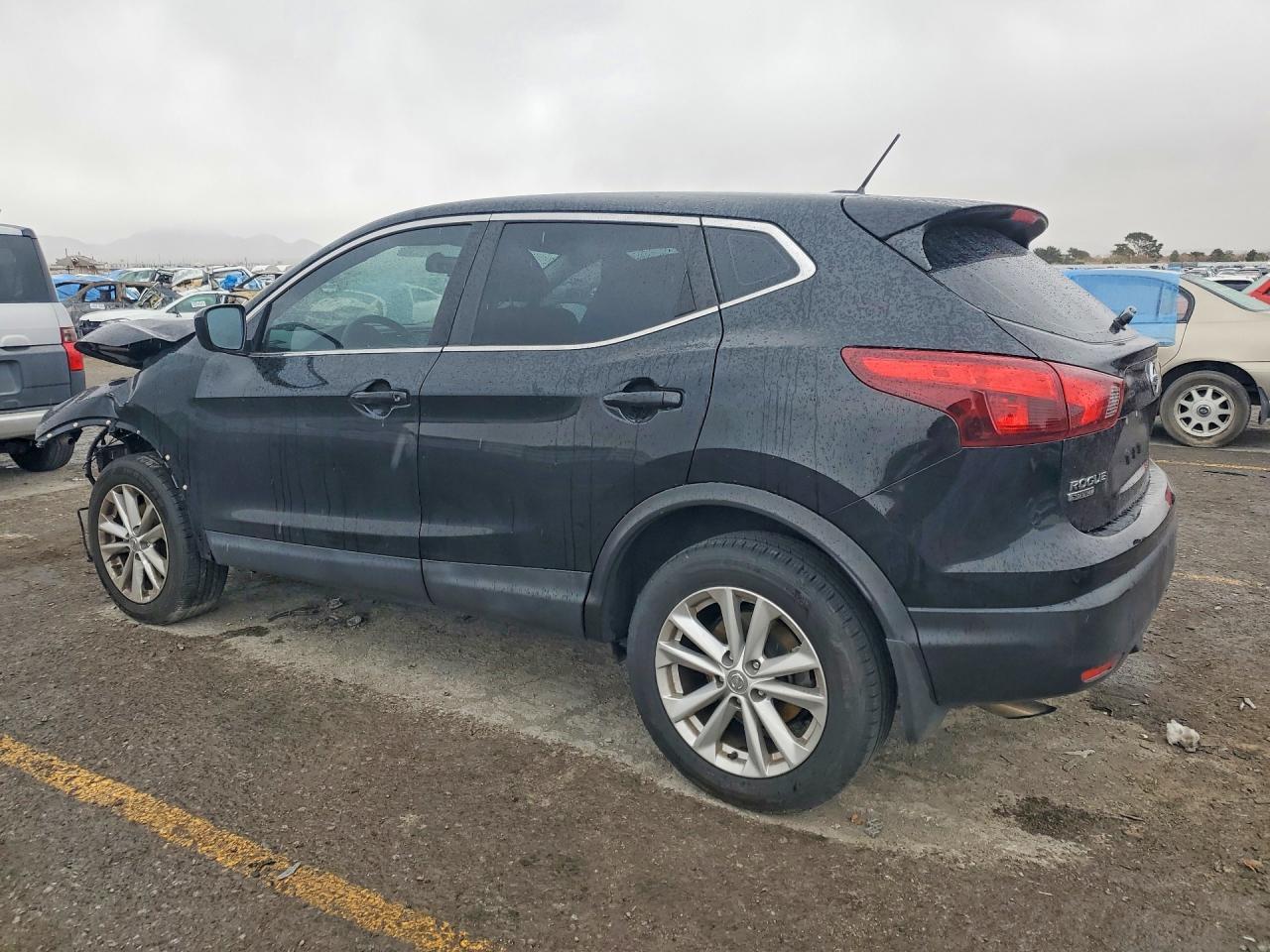 2018 Nissan Rogue Sport S - zdjęcie 2