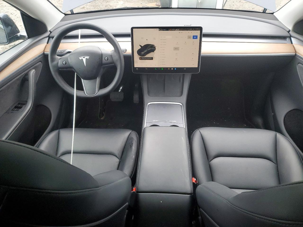 2025 Tesla Model Y - zdjęcie 8