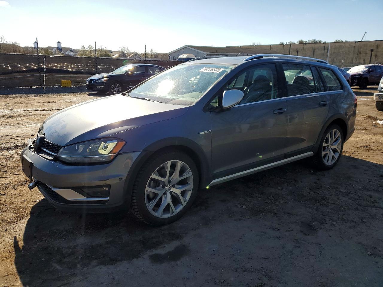 2017 Volkswagen Golf Alltrack S - zdjęcie główne