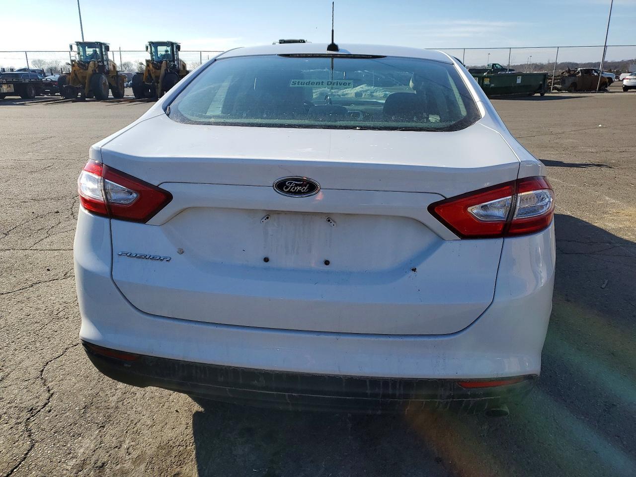 2014 Ford Fusion S - zdjęcie 6