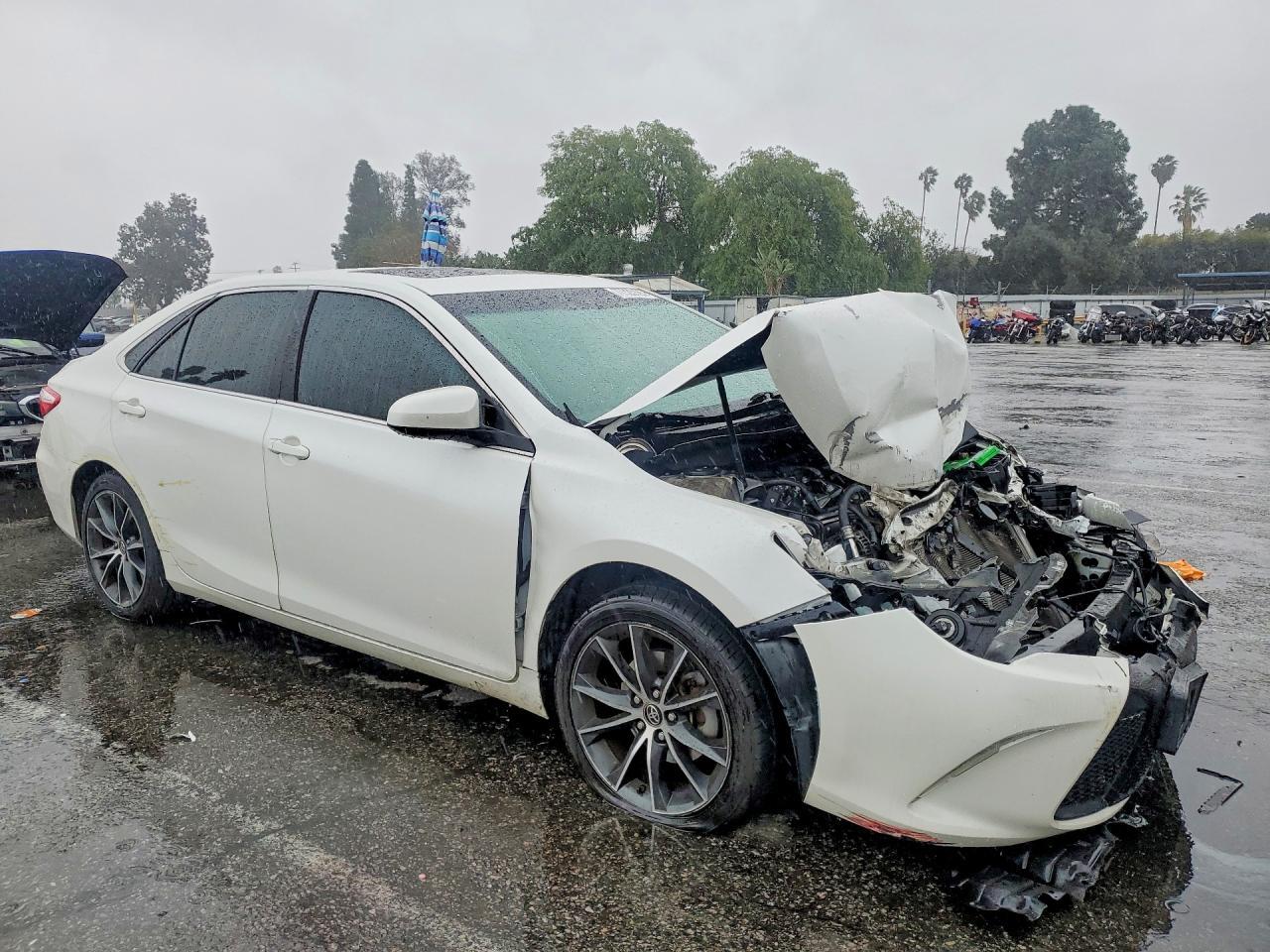 2016 Toyota Camry Xse - zdjęcie 4