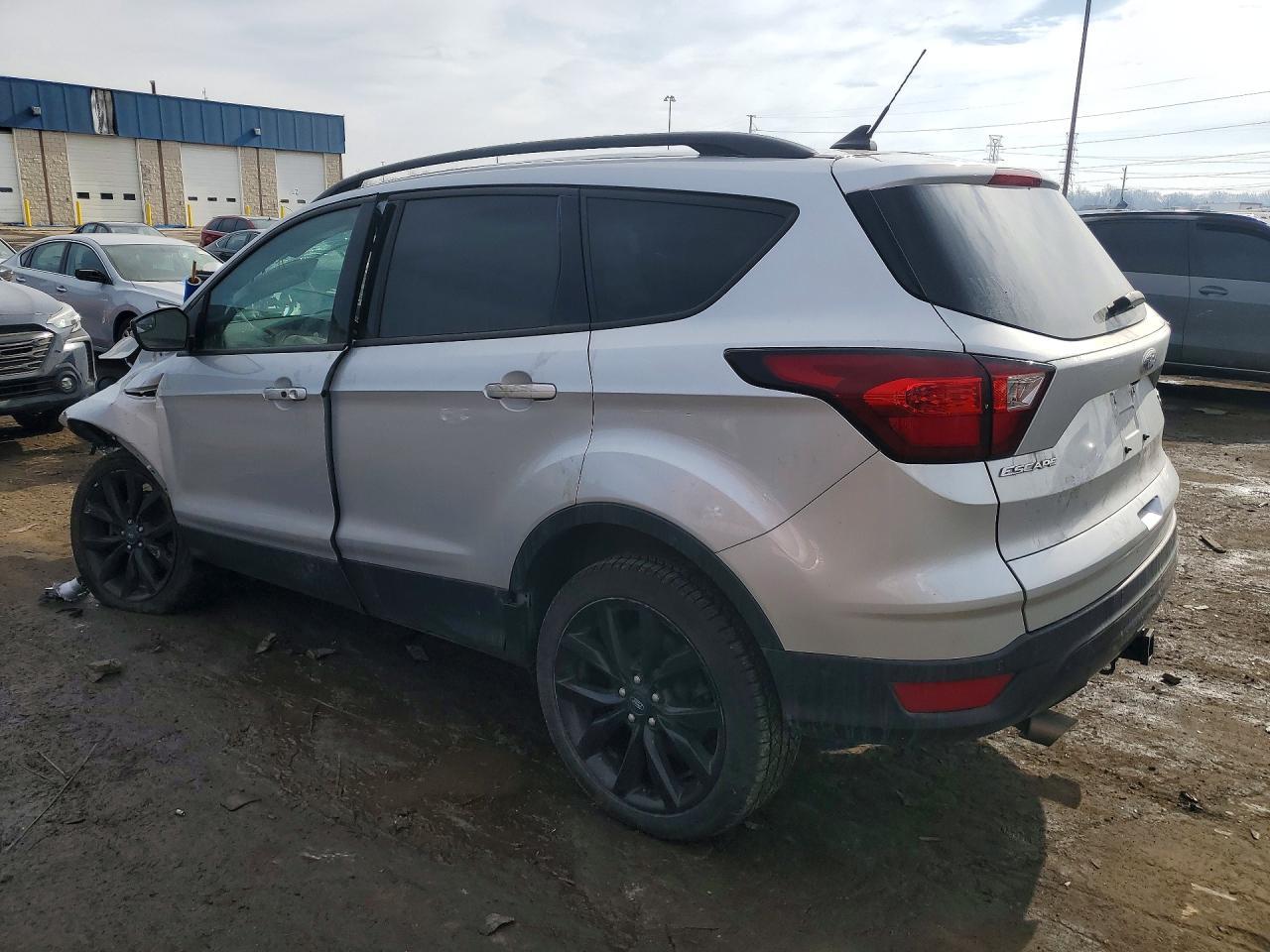 2019 Ford Escape Titanium - zdjęcie 2