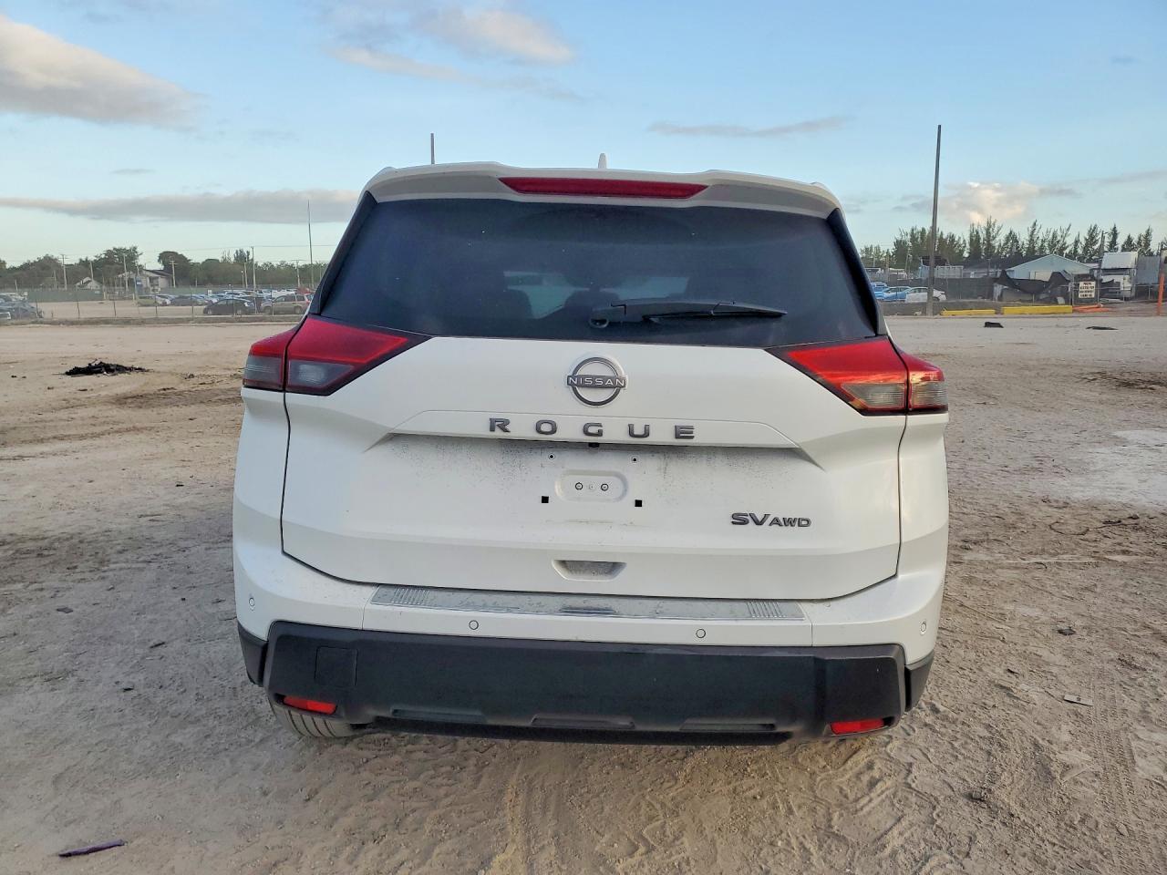 2024 Nissan Rogue Sv - zdjęcie 6