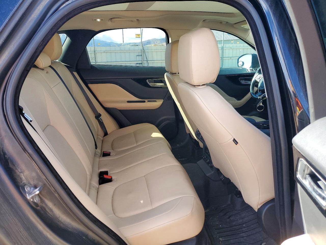 2017 Jaguar F-Pace - zdjęcie 10