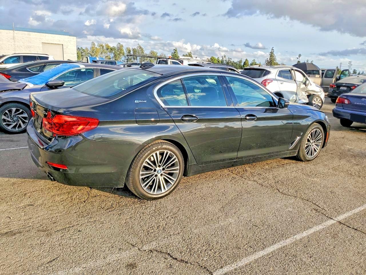 2019 BMW 530E - zdjęcie 3
