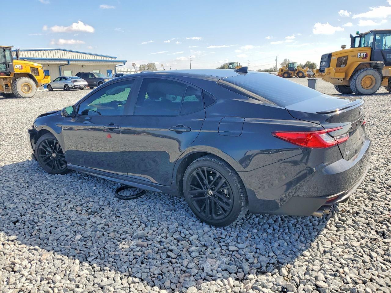 2026 Toyota Camry Xse - zdjęcie 2