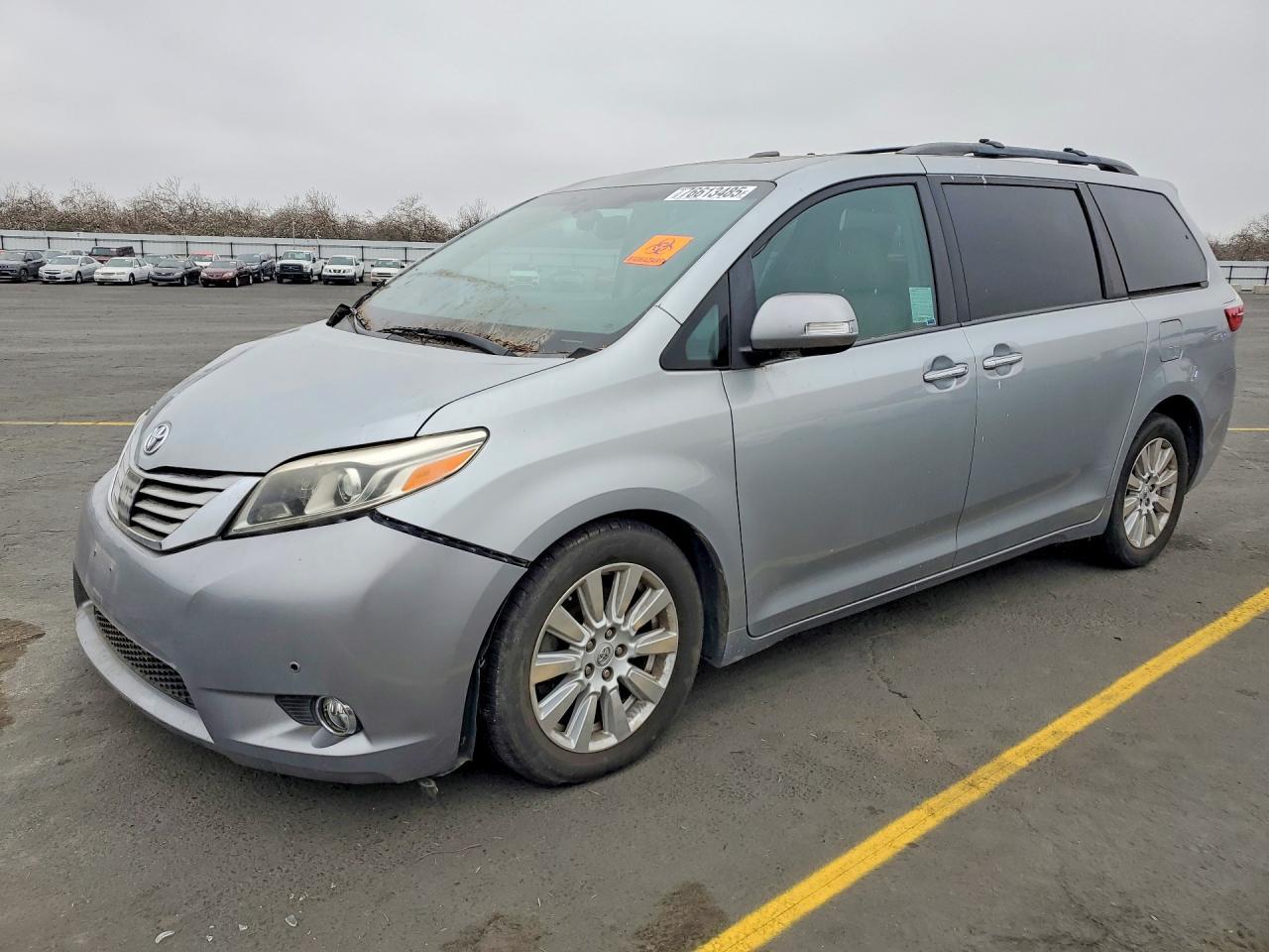 2017 Toyota Sienna Xle - zdjęcie główne