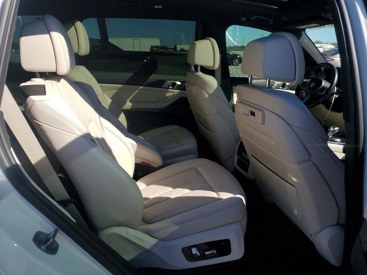 2022 BMW X7 M50I - zdjęcie 11