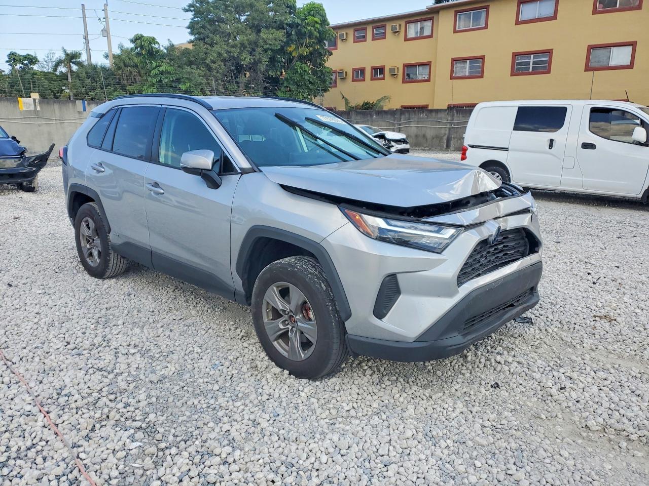 2024 Toyota Rav4 Hybrid Le - zdjęcie 4