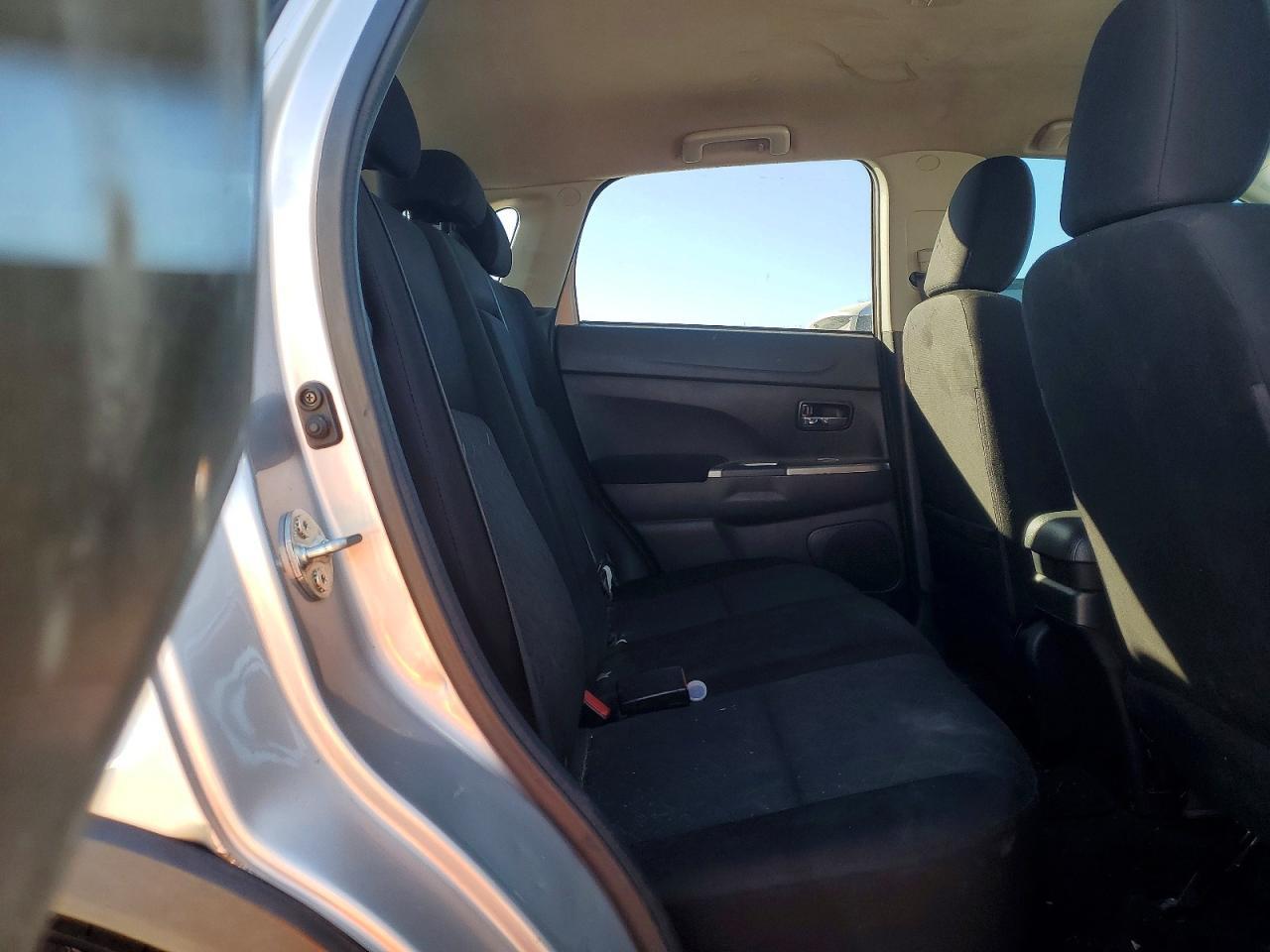 2020 Mitsubishi Outlander Sport Se - zdjęcie 10