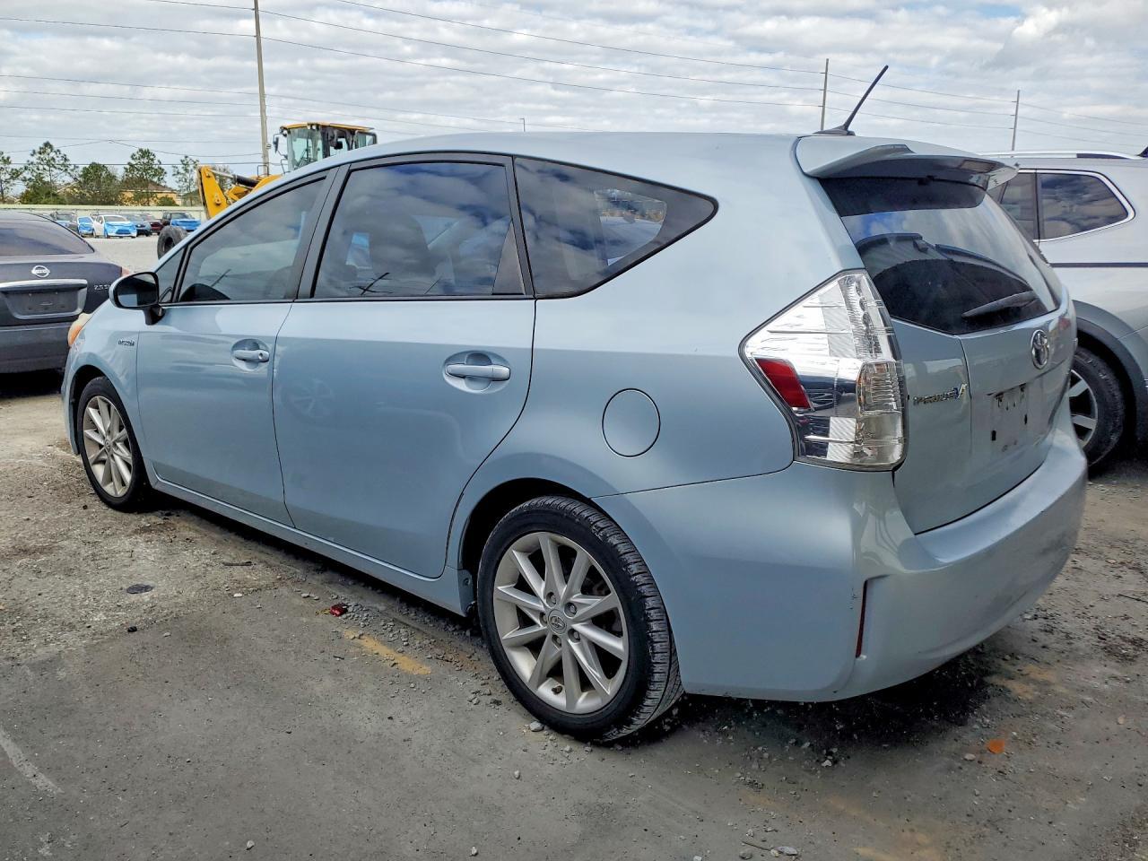2013 Toyota Prius V Five - zdjęcie 2