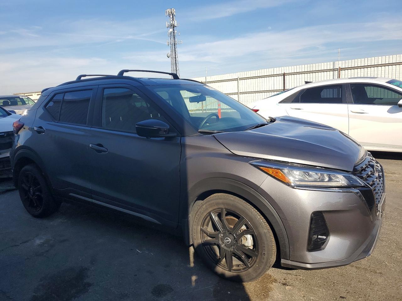 2024 Nissan Kicks Sr - zdjęcie 4