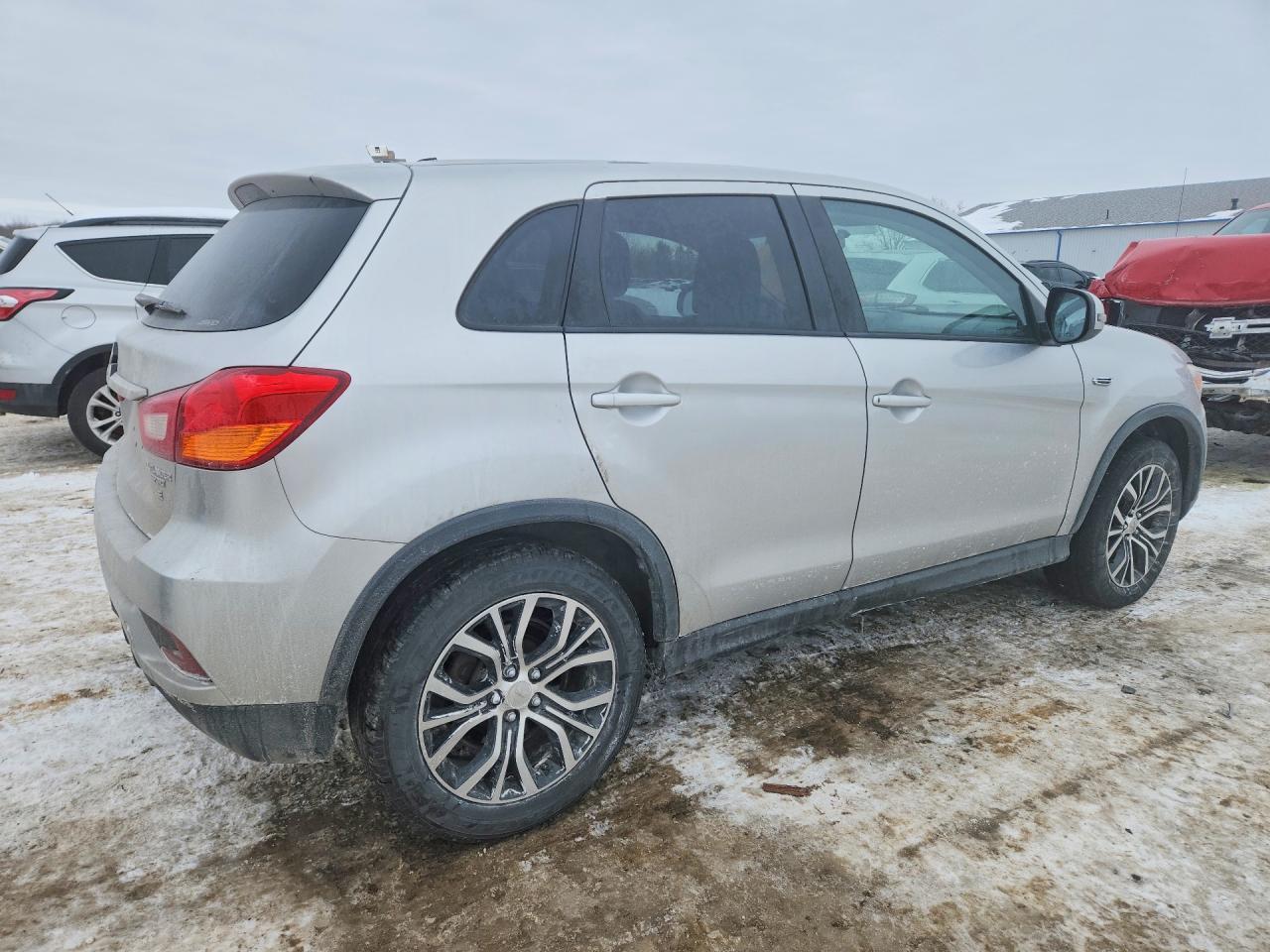 2018 Mitsubishi Outlander Sport Es - zdjęcie 3