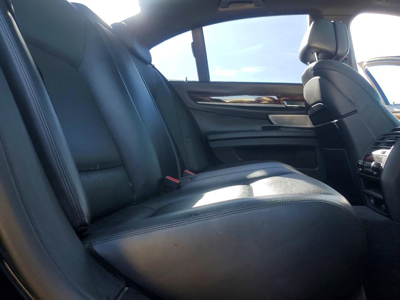 2013 BMW 750 I - zdjęcie 10