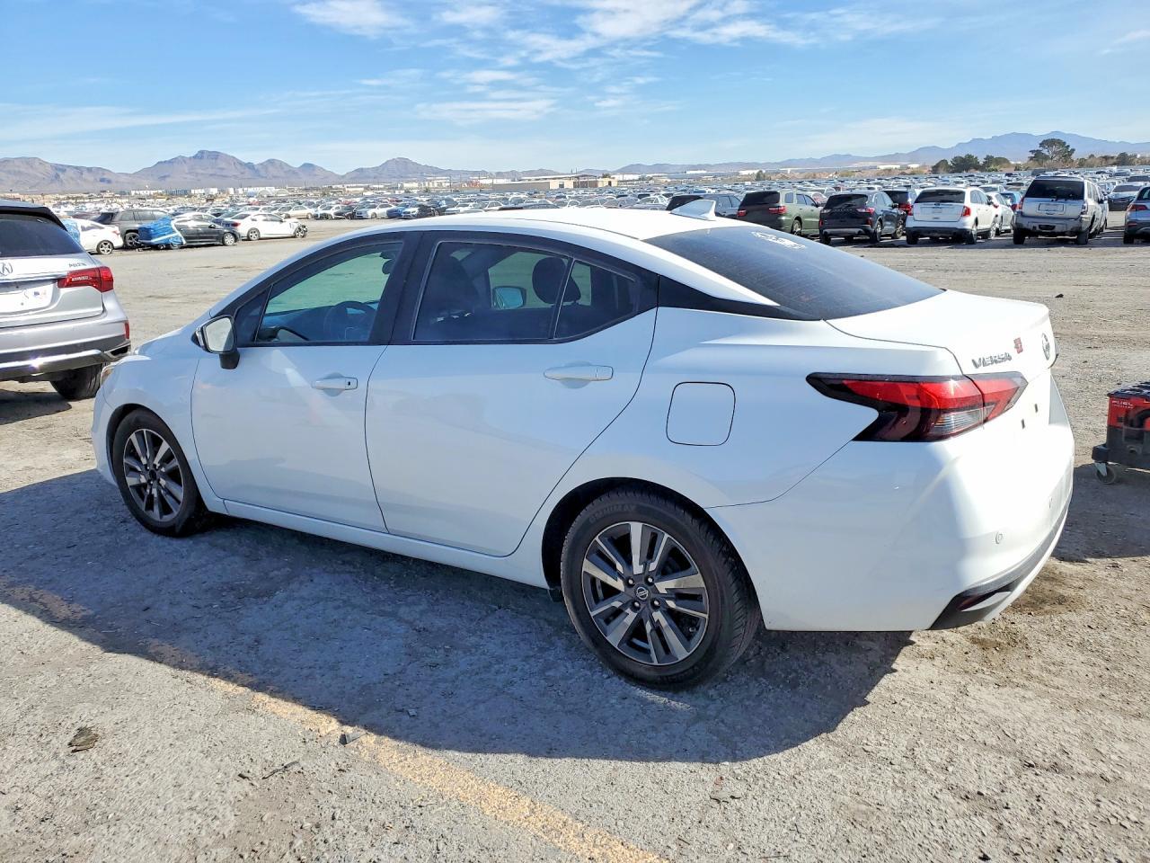 2020 Nissan Versa Sv - zdjęcie 2