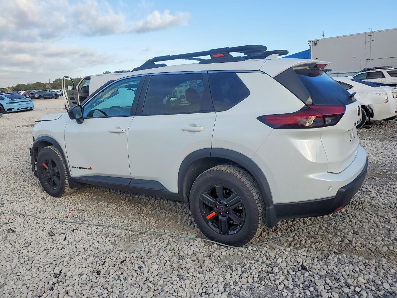 2025 Nissan Rogue Rock Creek - zdjęcie 2