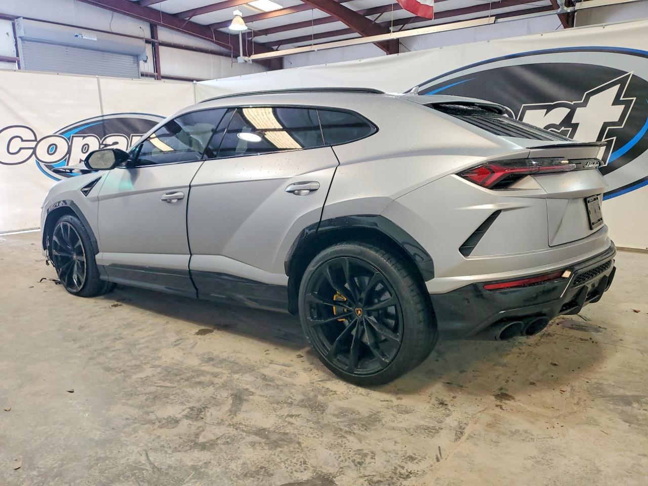 2021 Lamborghini Urus - zdjęcie 2