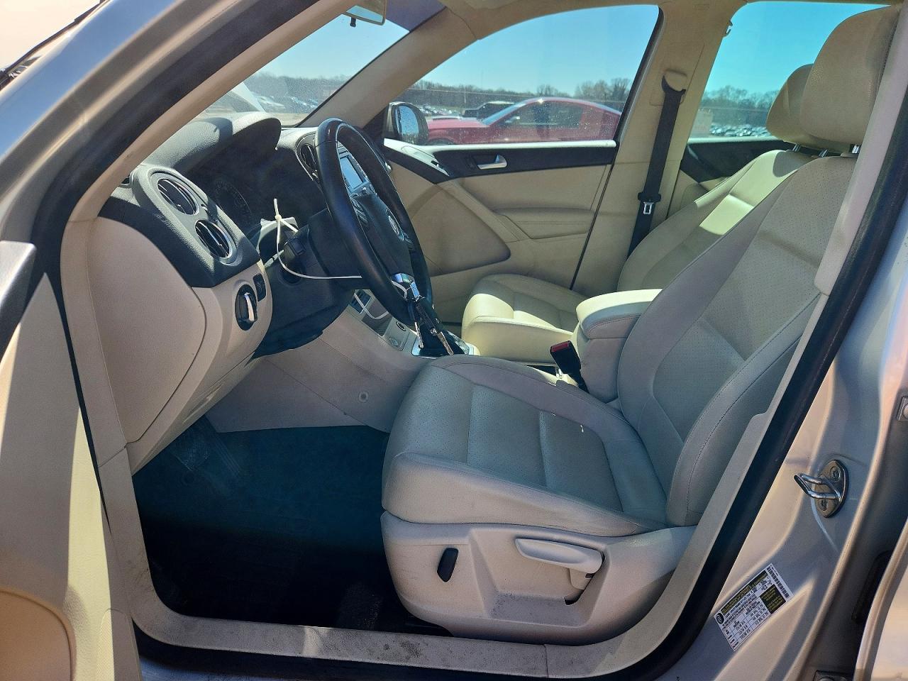 2014 Volkswagen Tiguan S - zdjęcie 7